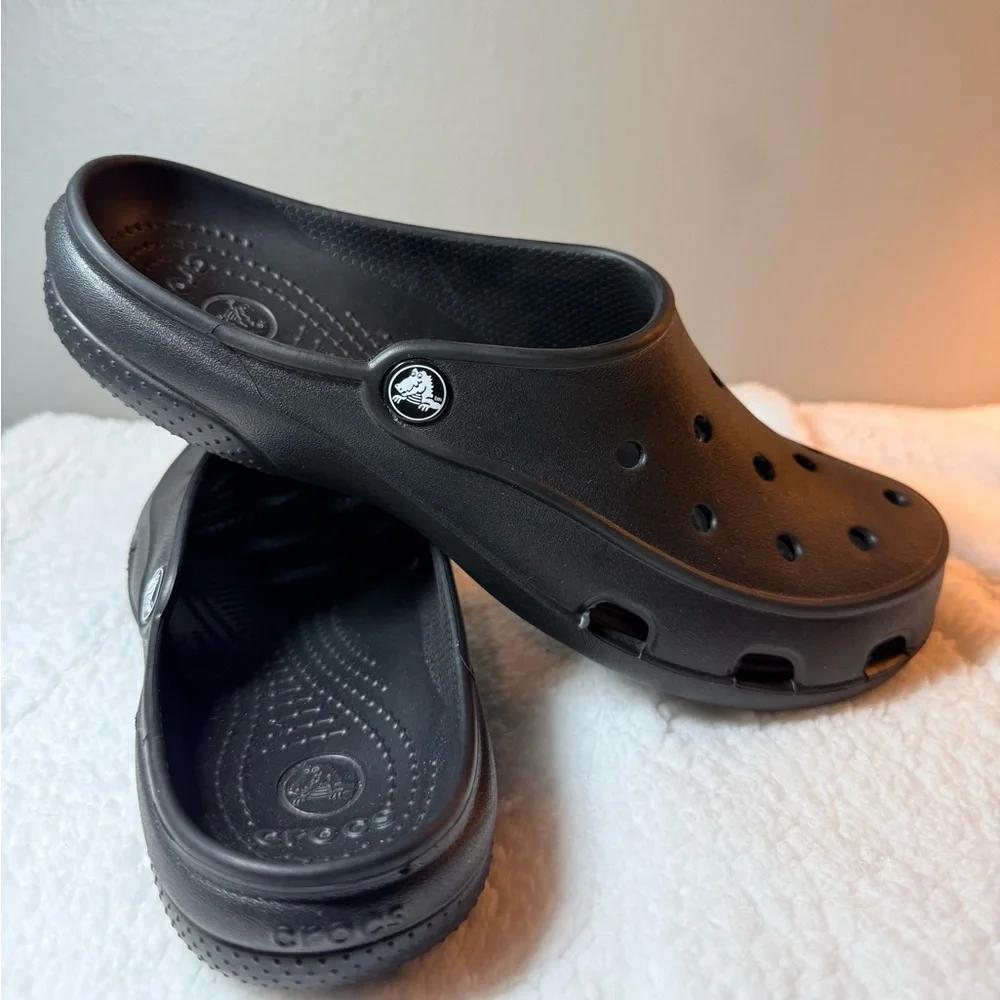 Crocs Women’s Freesail Clog Mule Black Womens Size W 9 Solid Shoe Slip On - Picture 2 of 7